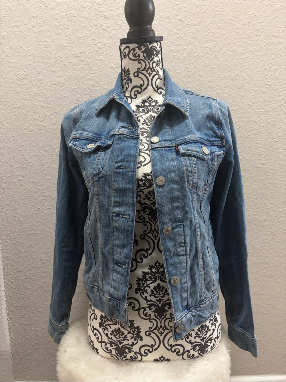Levi’s Jean jacket size XS